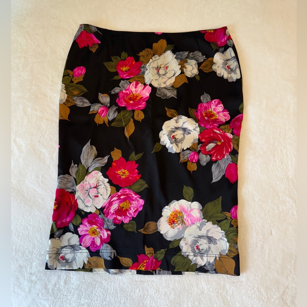 Dolce & Gabbana Vibrant Floral Pencil Skirt